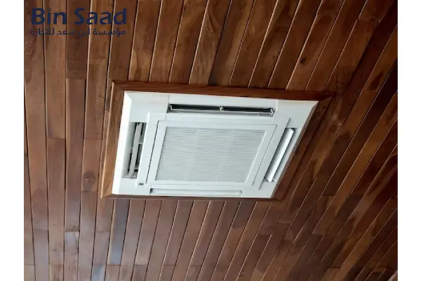 استمتع بتجربة هواء منعش وأناقة عملية مع برواز مكيف الشباك الجاهز