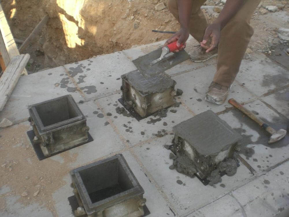 انا المهندس: شرح بالصور اختبار تكسير المكعبات الخرسانية وطريقة أخذ العينات